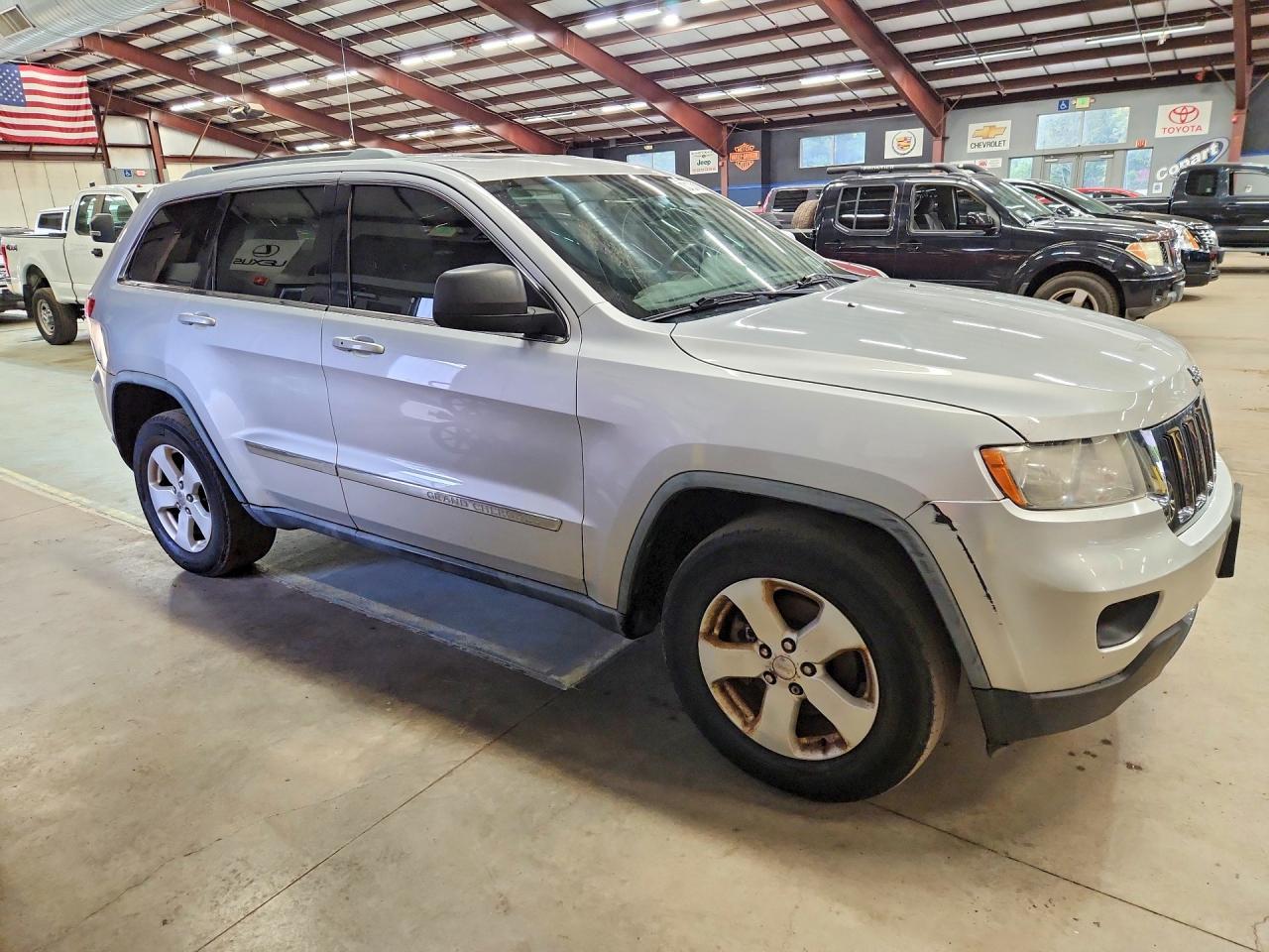 2012 Jeep Grand Cherokee Laredo - Image 4