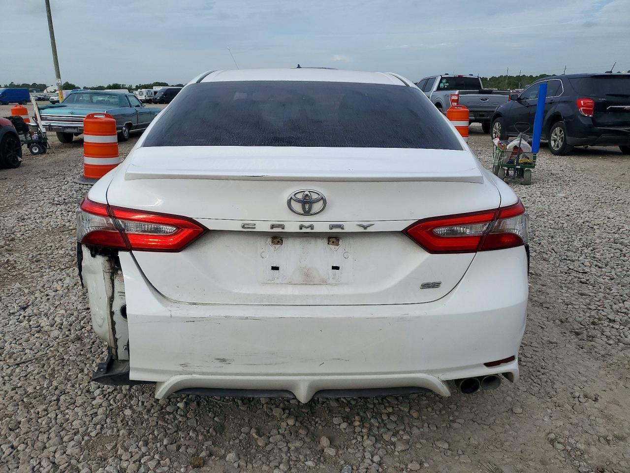 2018 Toyota Camry Se - Image 6