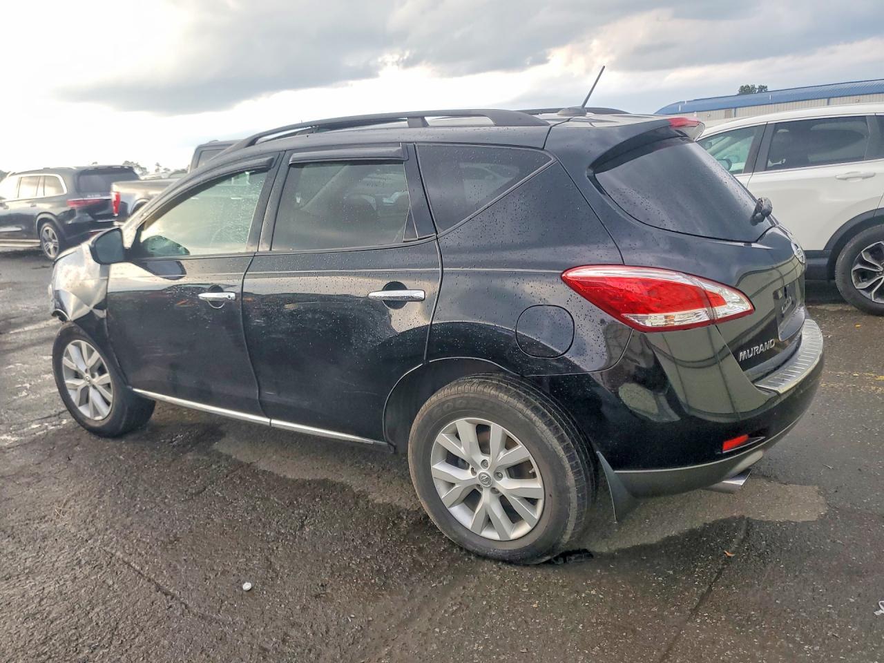2011 Nissan Murano S - Image 2