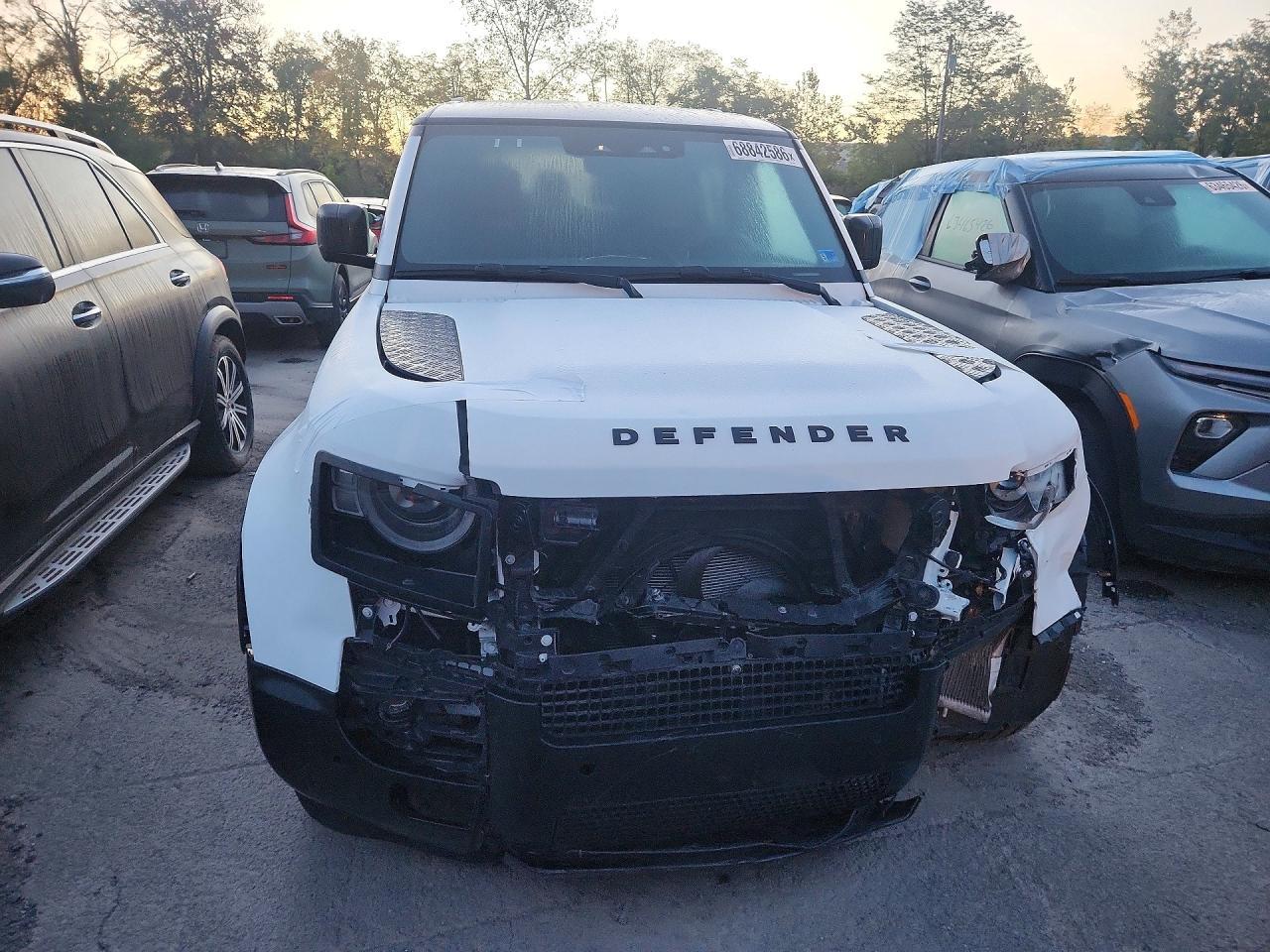 2025 Land Rover Defender 130 X-Dynamic Se - Фото 5