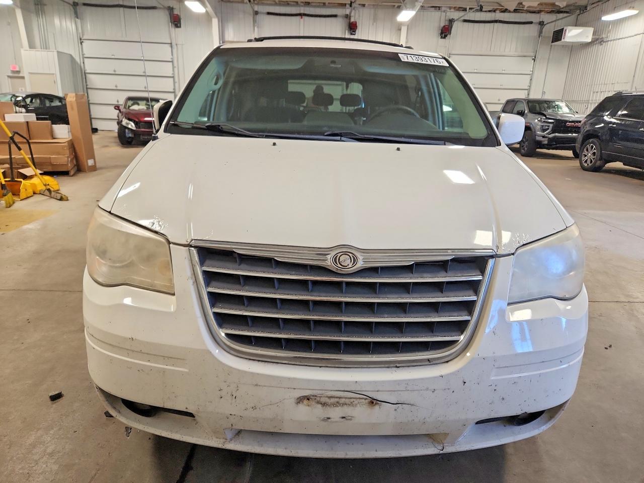 2009 Chrysler Town & Country Touring - Image 5