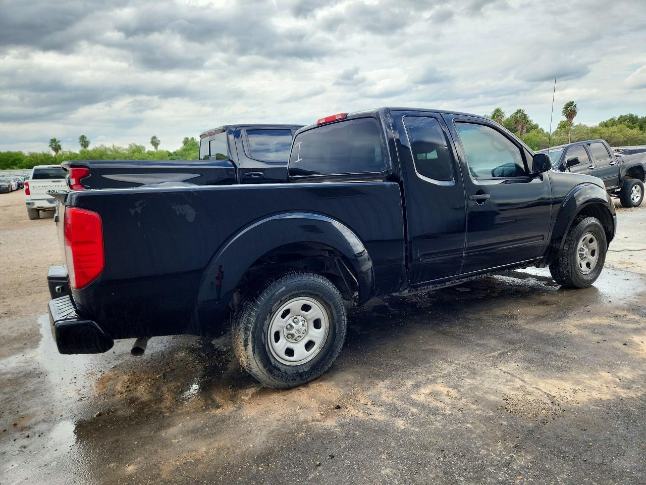 2017 Nissan Frontier S - Фото 3