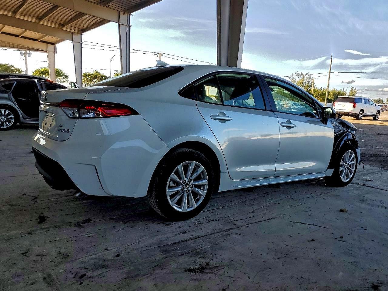 2024 Toyota Corolla Hybrid Le - Фото 3