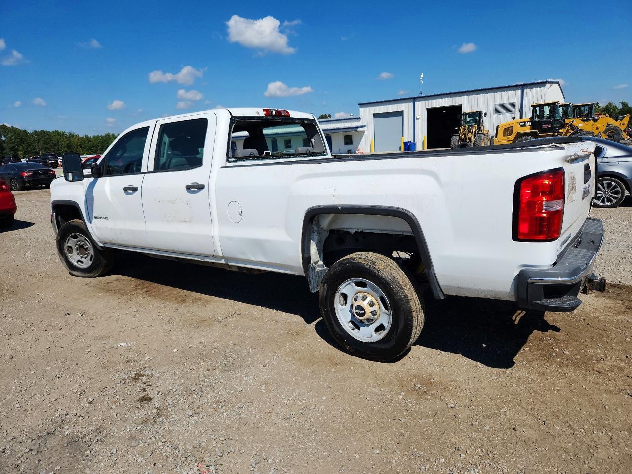 2015 GMC Sierra C2500 Heavy Duty - Image 2