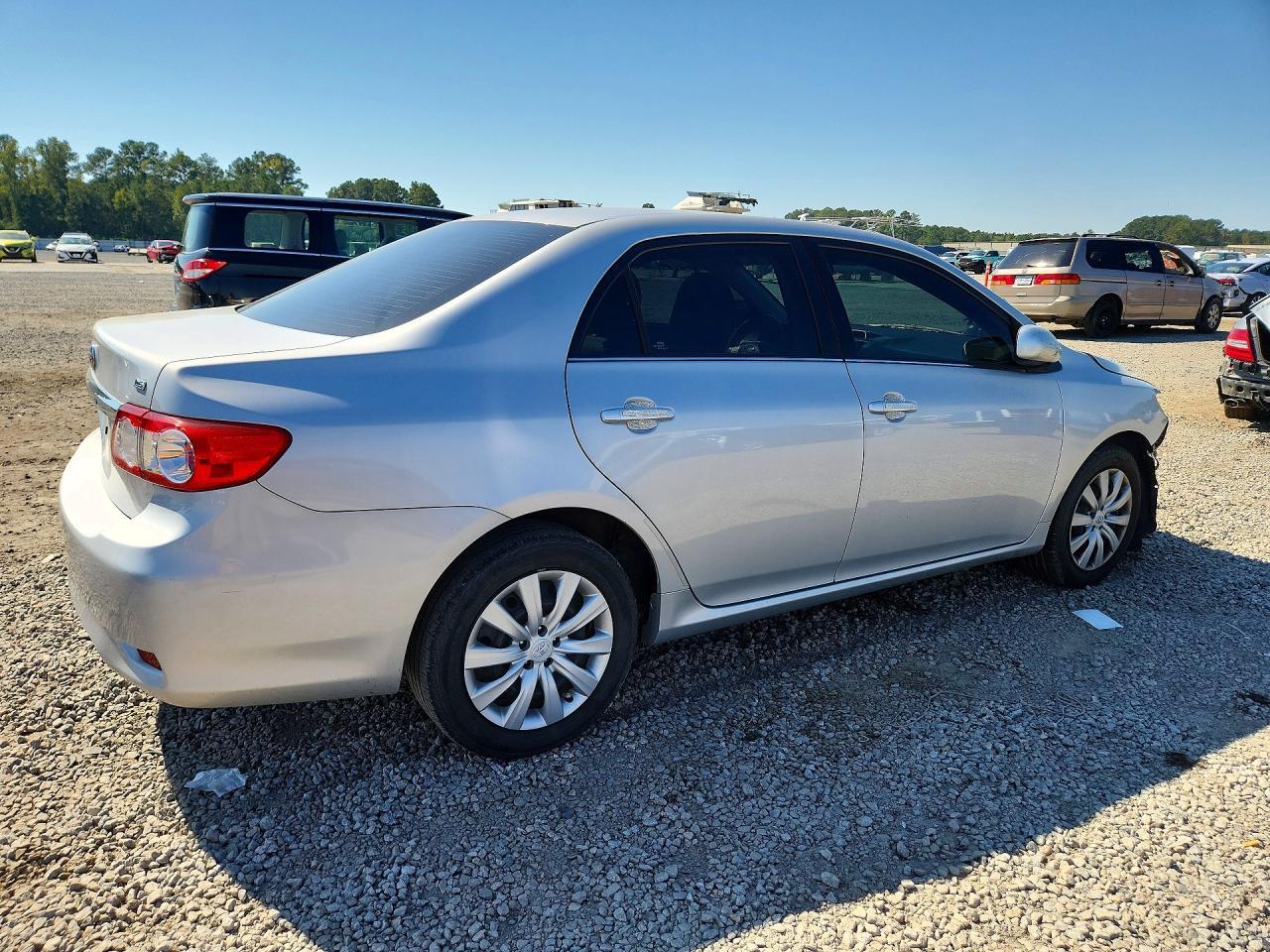 2013 Toyota Corolla Le - Фото 3