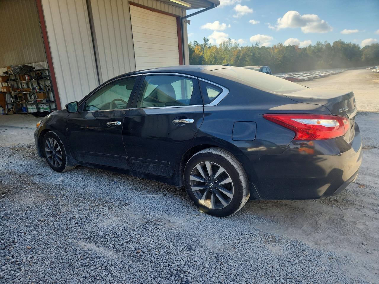 2017 Nissan Altima - Фото 2