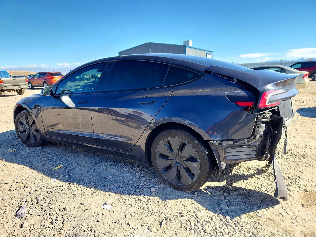 2024 Tesla Model 3 - Фото 2