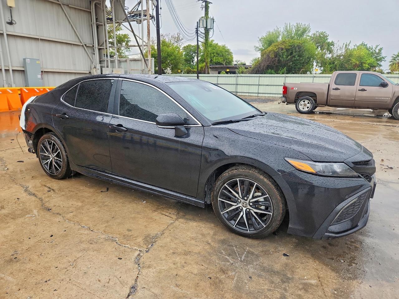 2023 Toyota Camry Se - Image 4