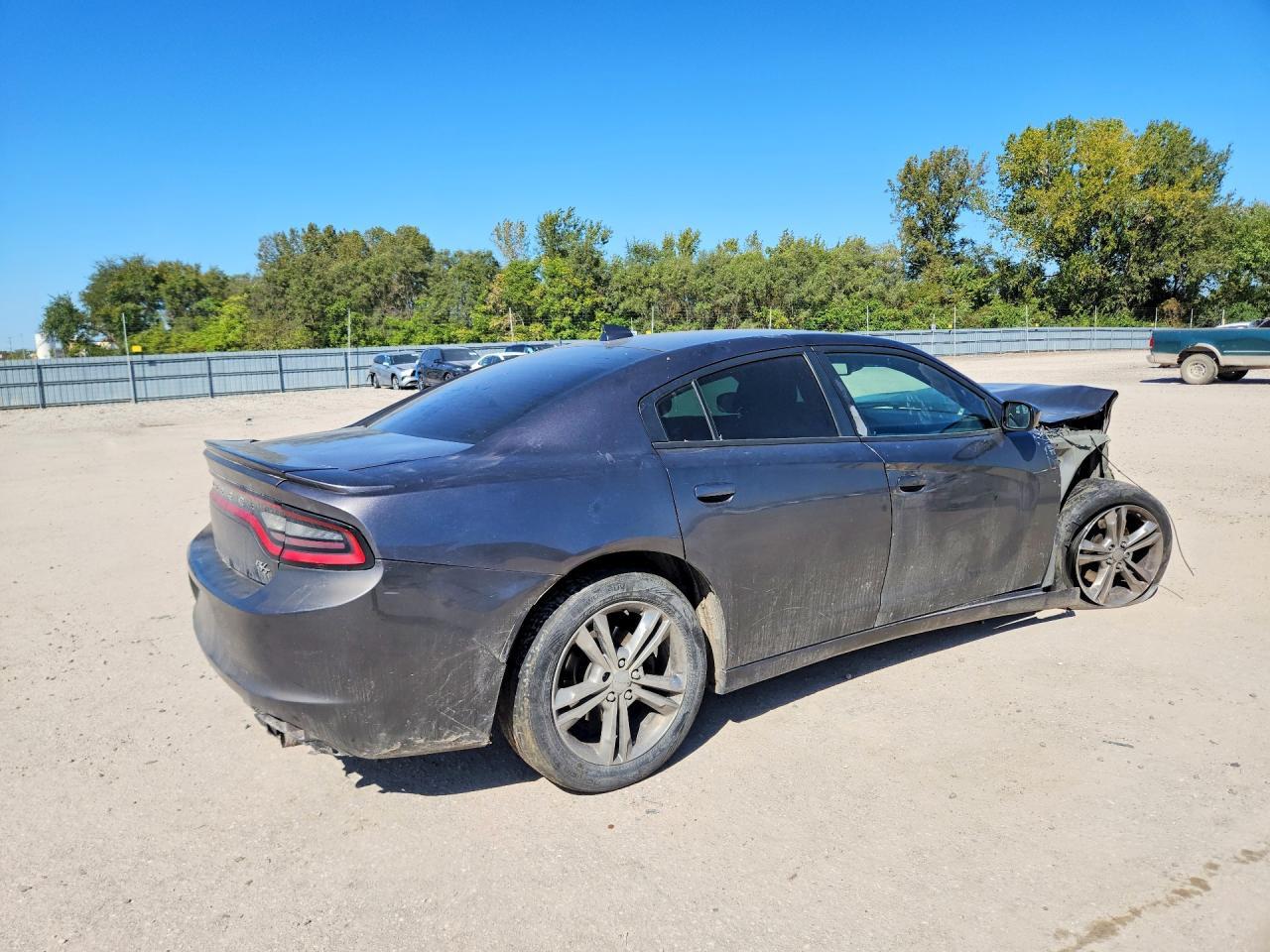 2016 Dodge Charger R - Image 3