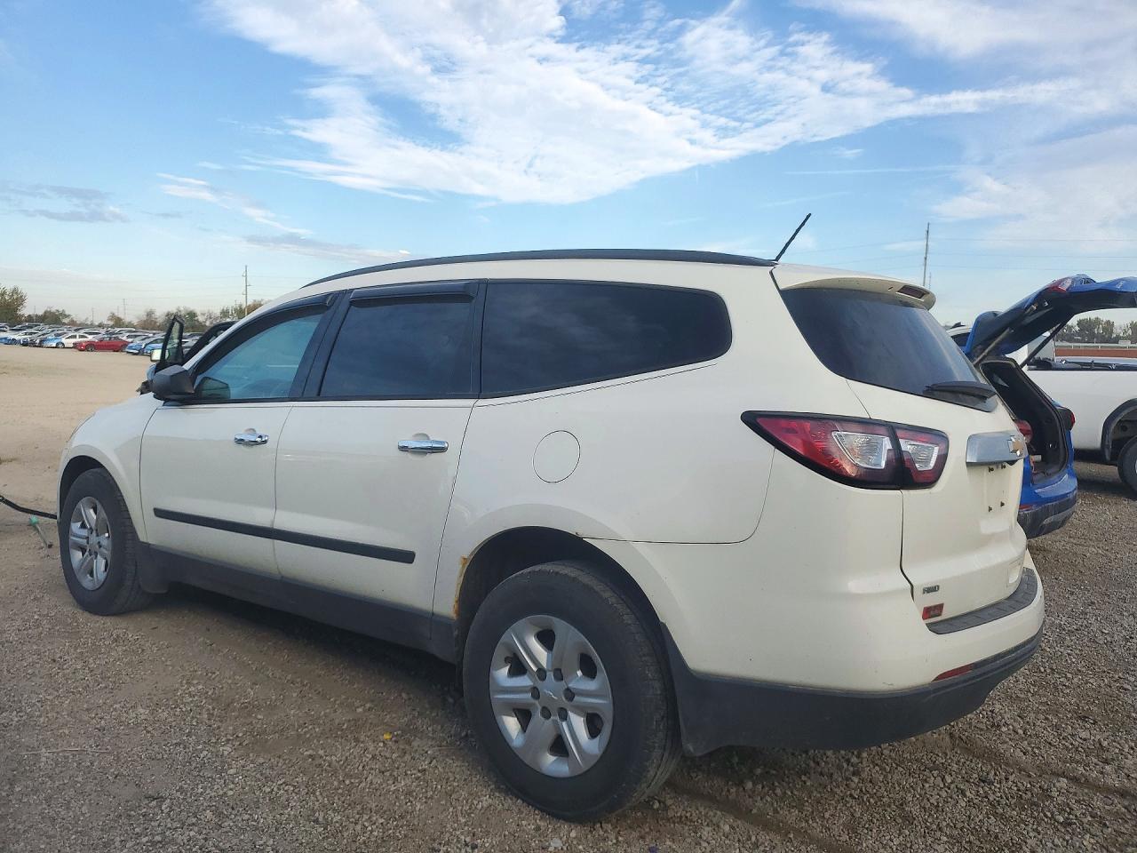 2013 Chevrolet Traverse Ls - Image 2