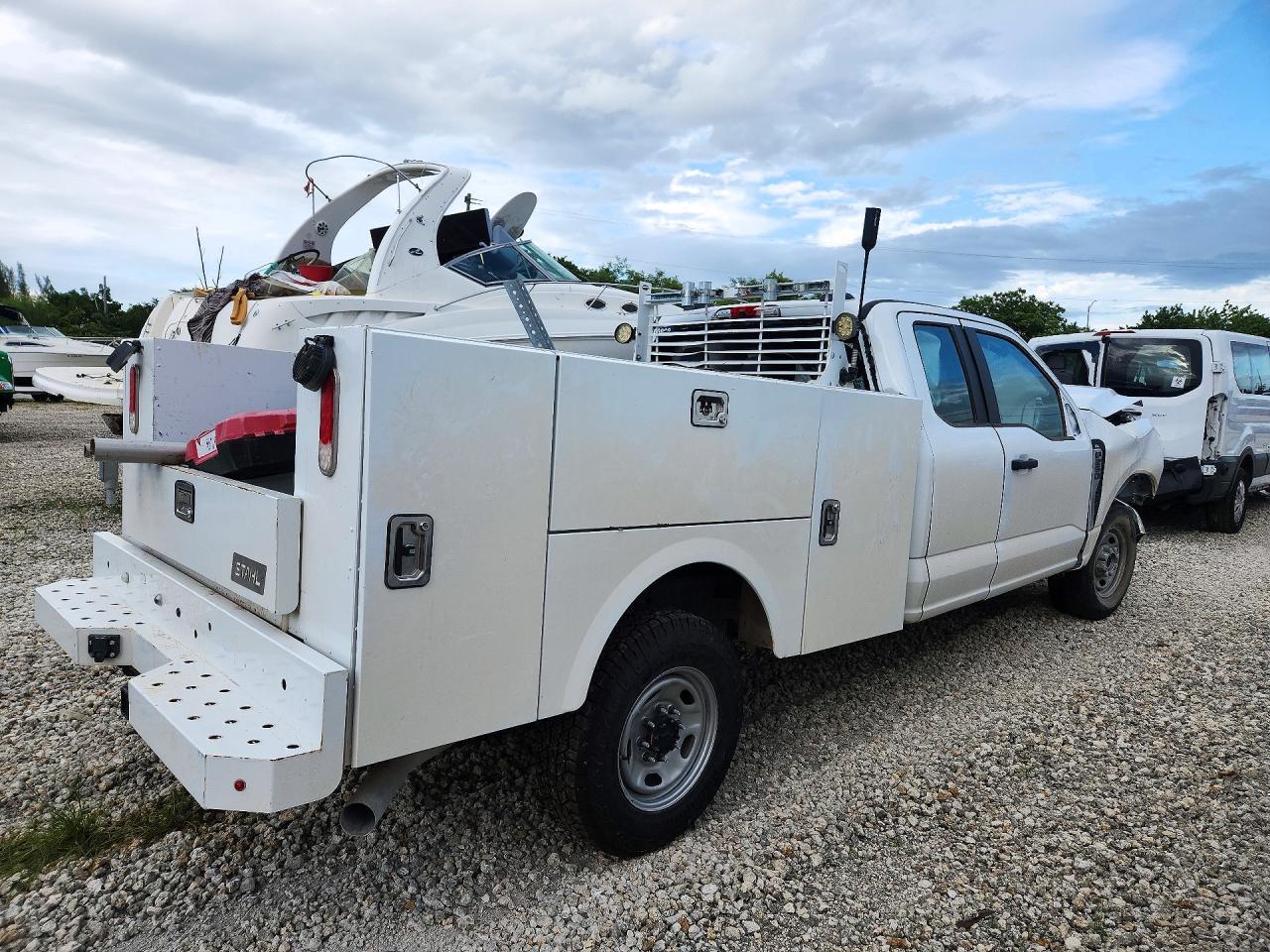 2024 Ford F250 Super Duty - Фото 3