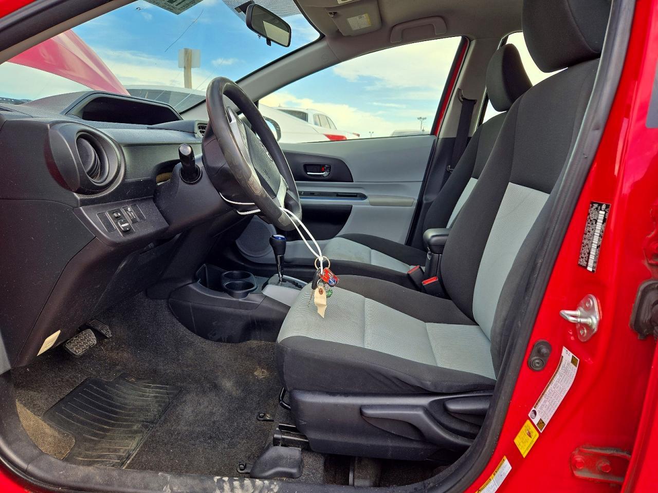 2013 Toyota Prius C Two - Фото 7