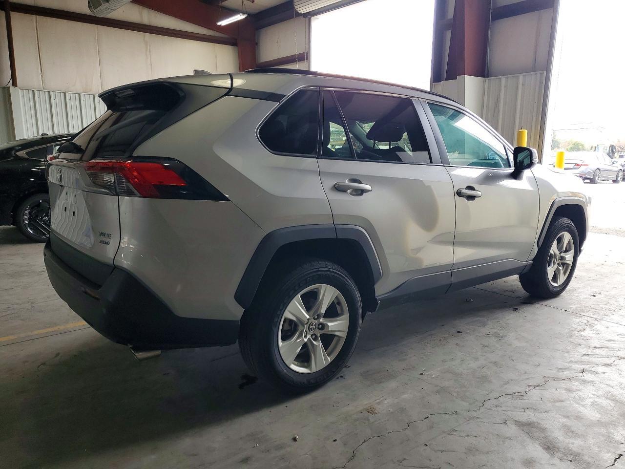 2021 Toyota Rav4 Xle - Image 3