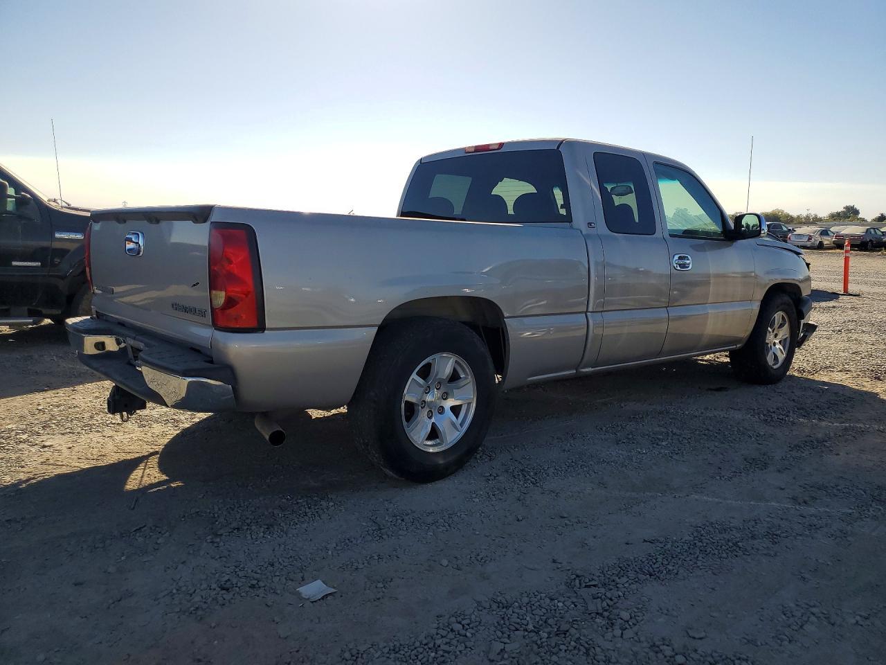 2005 Chevrolet Silverado C1500 - Фото 3