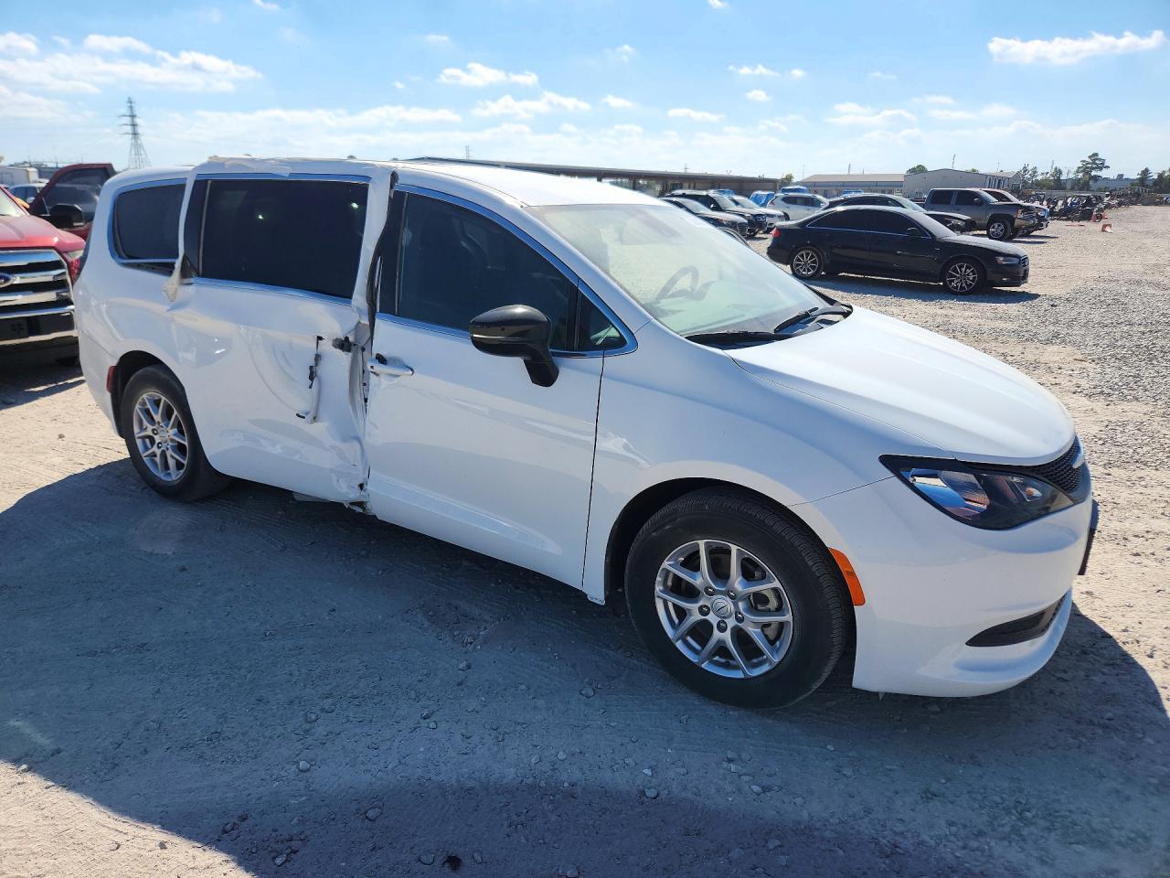 2026 Chrysler Voyager Lx - Image 4