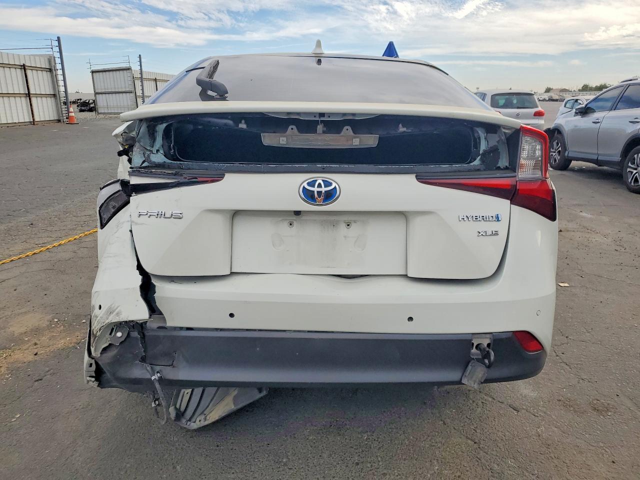 2020 Toyota Prius Xle - Image 6