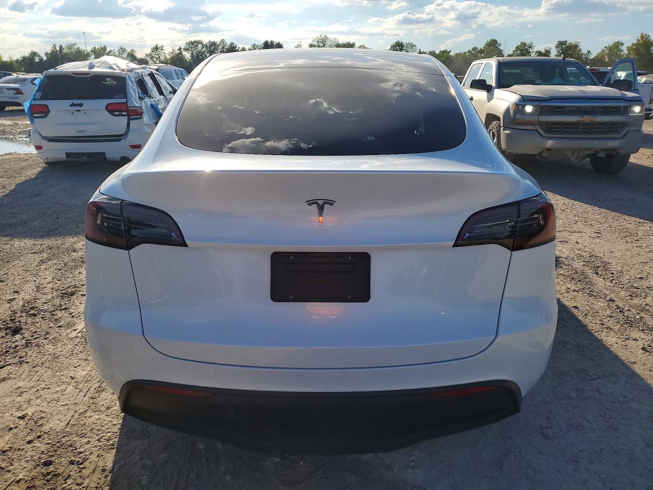 2025 Tesla Model Y - Image 6