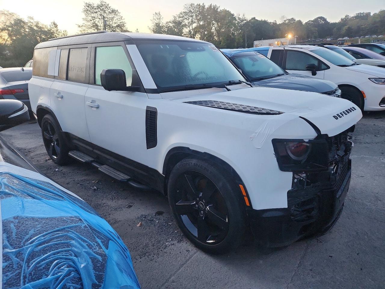 2025 Land Rover Defender 130 X-Dynamic Se - Фото 4