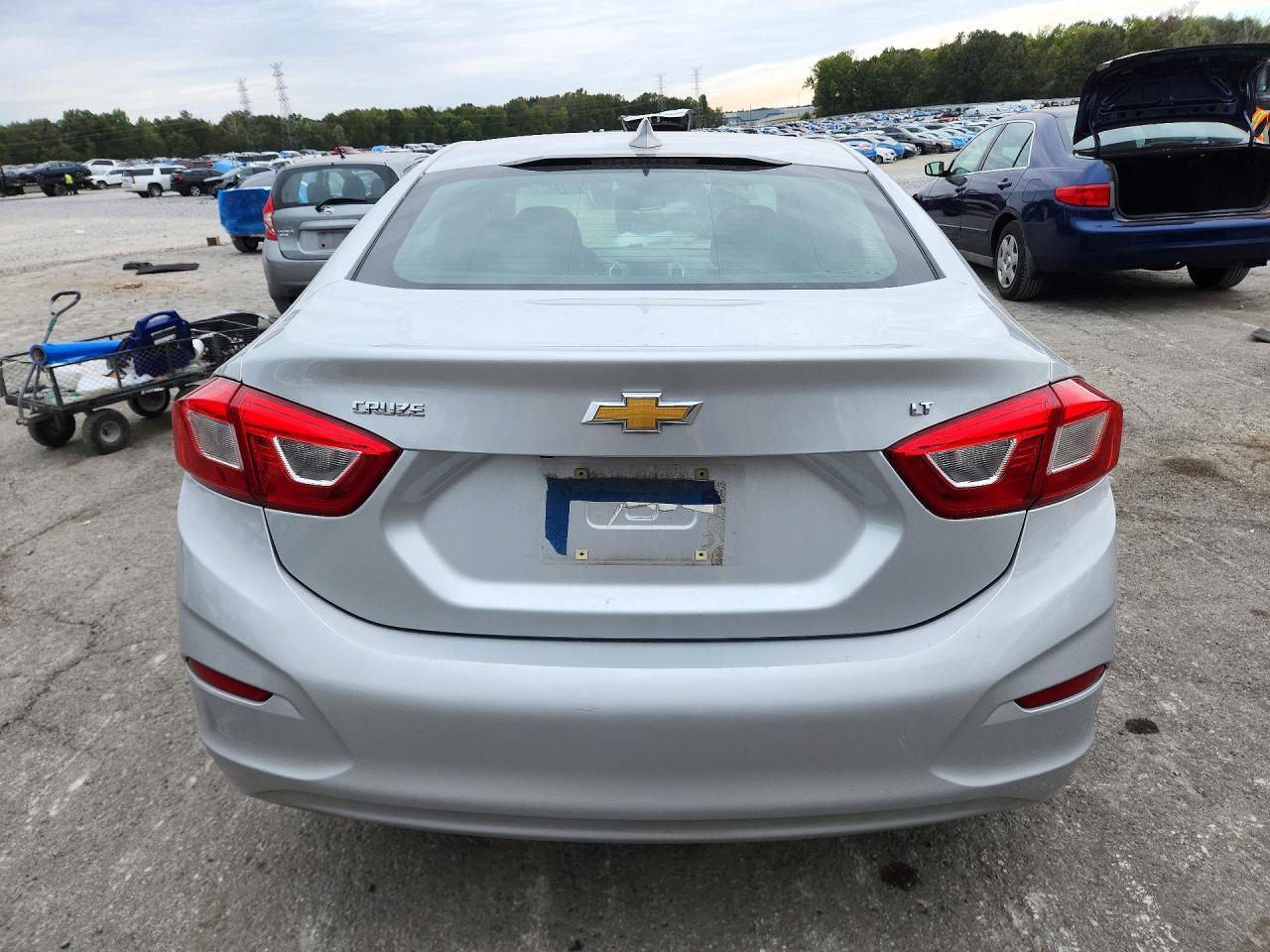 2017 Chevrolet Cruze Lt - Image 6