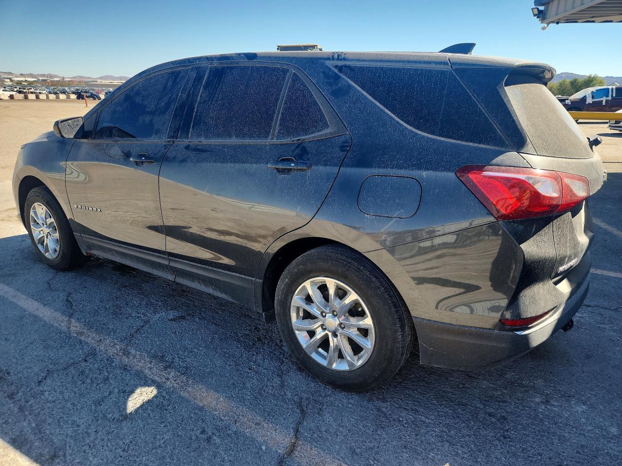 2018 Chevrolet Equinox Ls - Фото 2