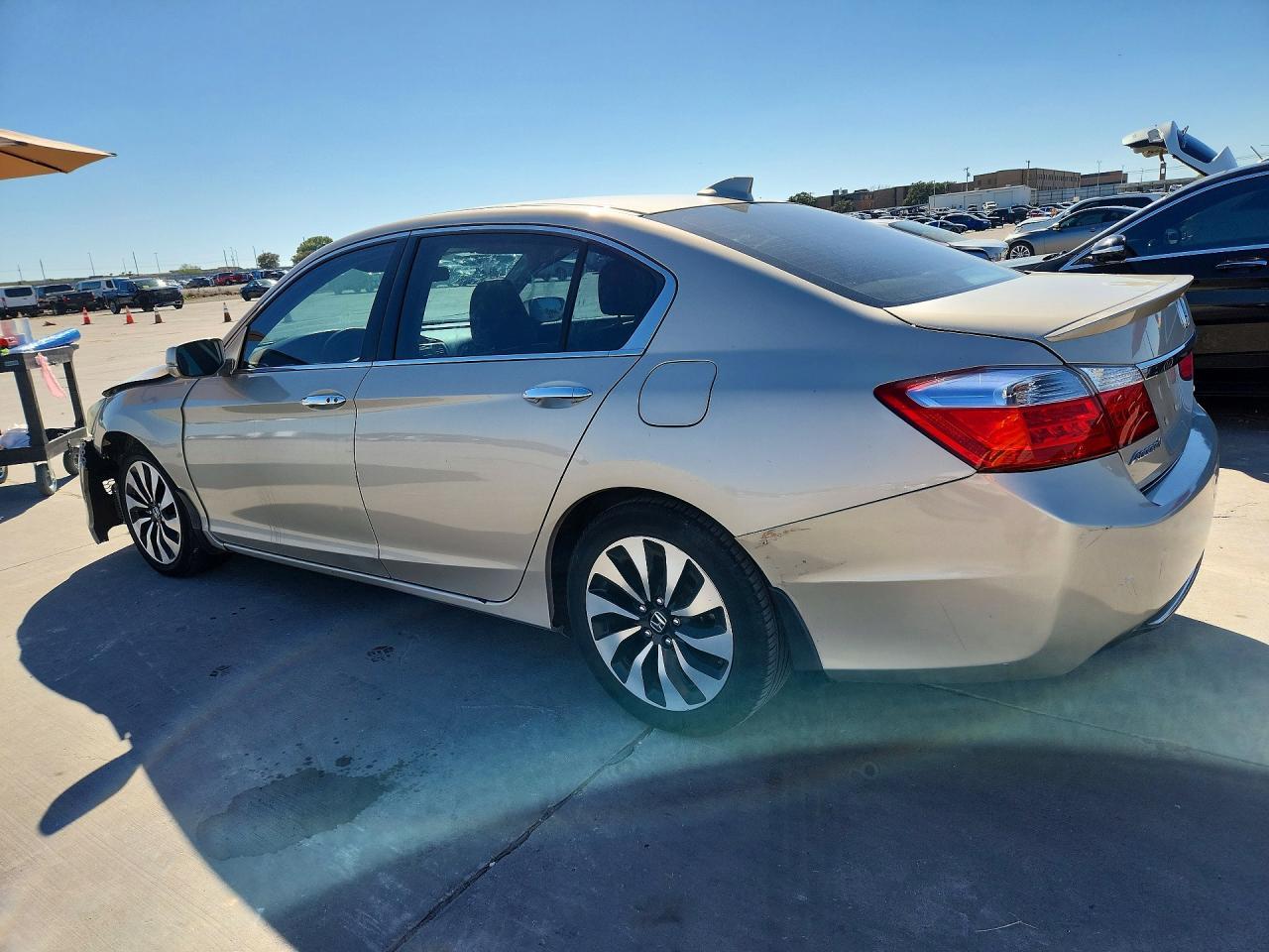 2014 Honda Accord Hybrid - Image 2