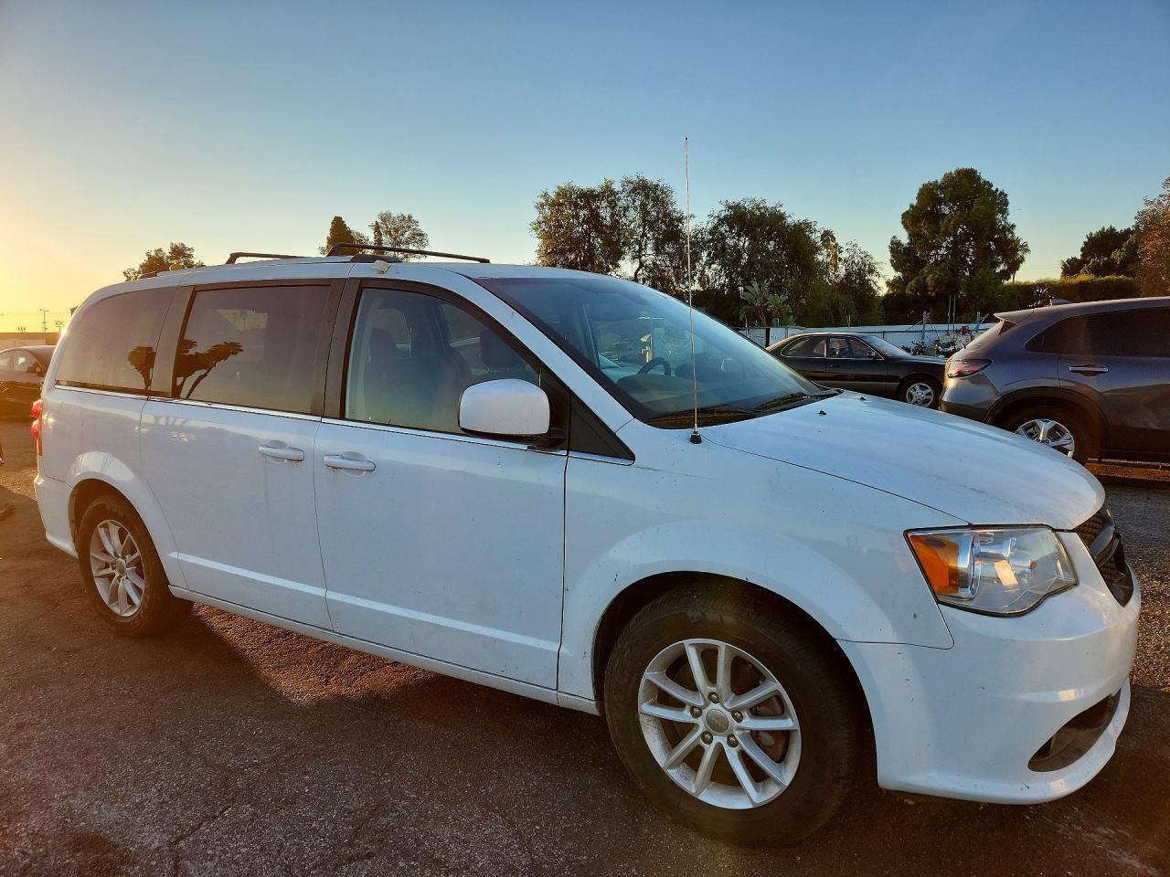 2019 Dodge Grand Caravan Sxt - Image 4
