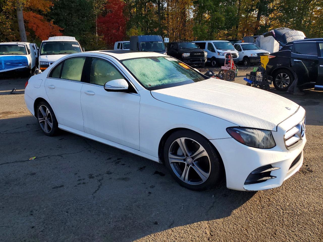 2017 Mercedes-Benz E 300 - Фото 4