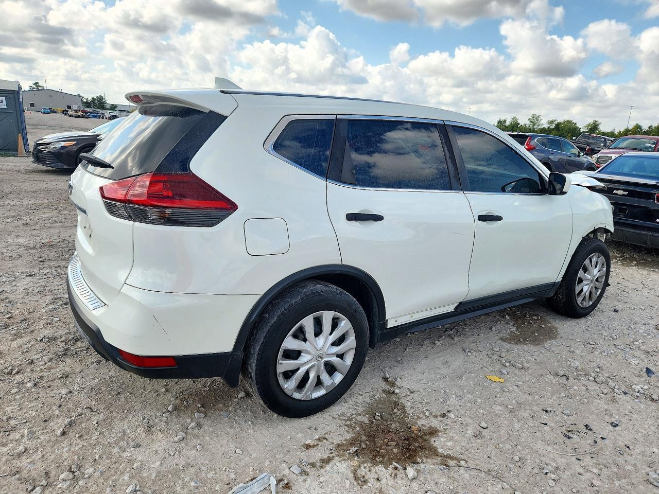 2020 Nissan Rogue S - Фото 3