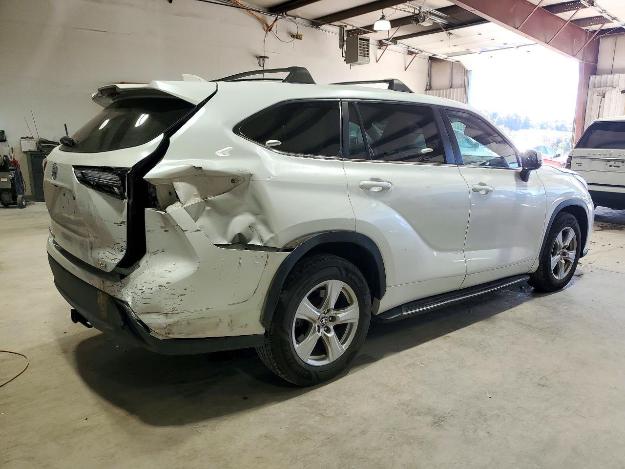 2023 Toyota Highlander L - Фото 3