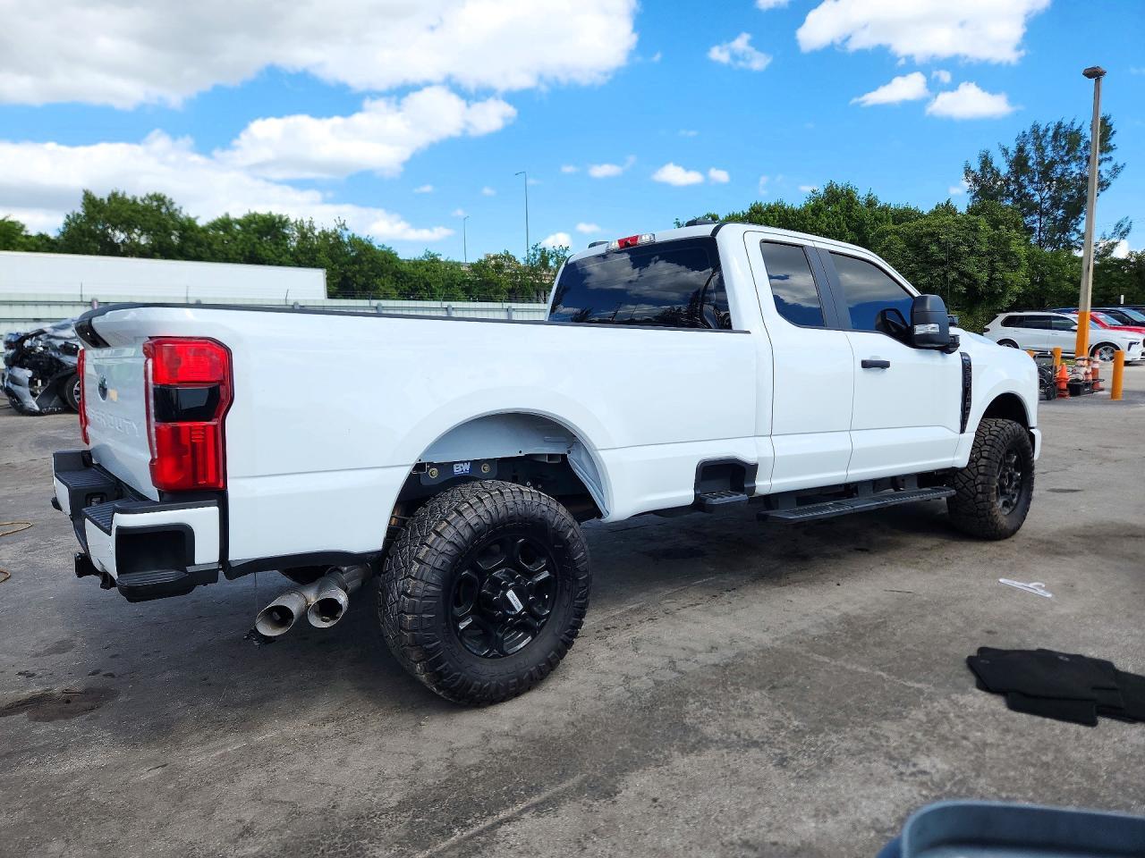 2025 Ford F350 Super Duty - Image 3