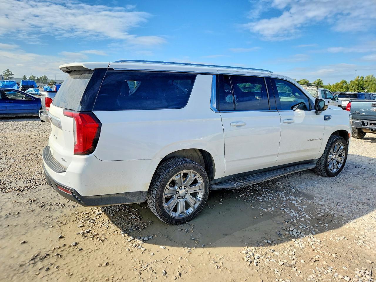 2022 GMC Yukon Xl K1500 Sle - Image 3