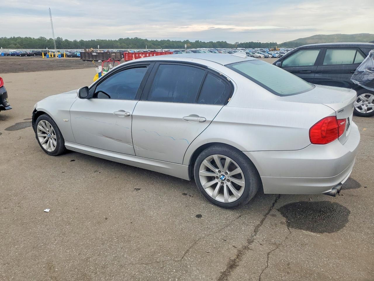 2011 BMW 328 I - Image 2