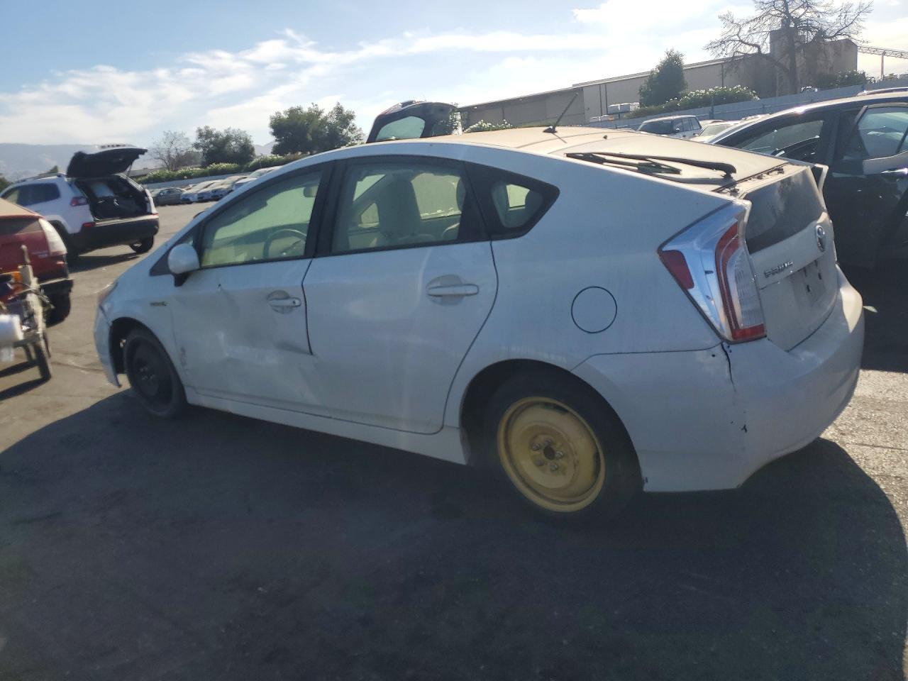 2015 Toyota Prius Two - Фото 2