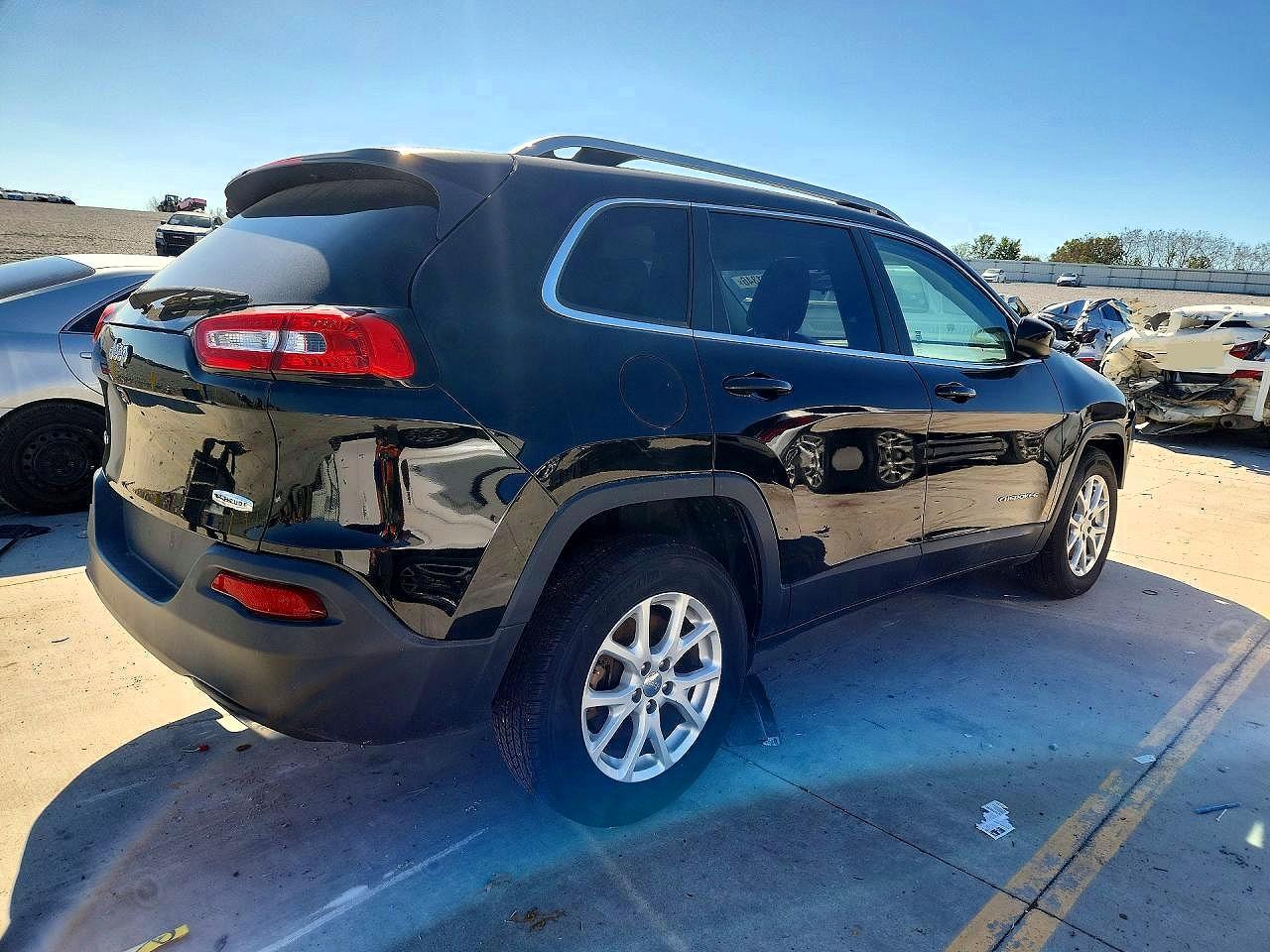 2017 Jeep Cherokee Latitude - Image 3