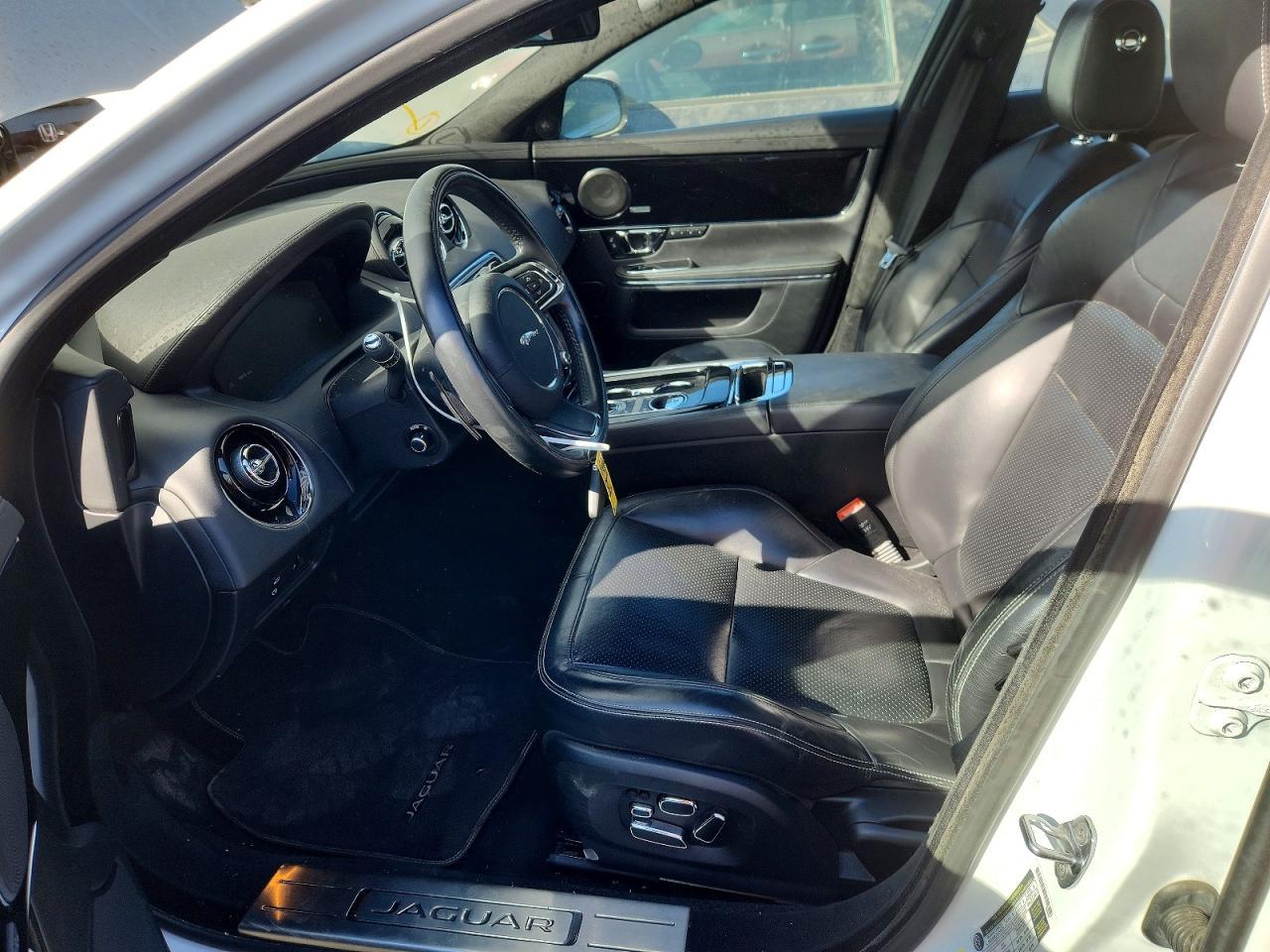 2015 Jaguar Xj - Image 7