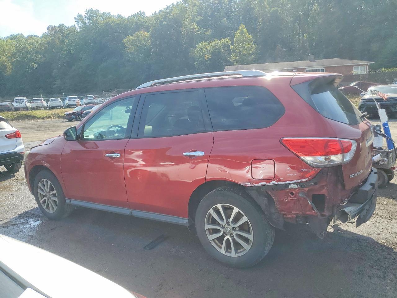 2015 Nissan Pathfinder S - Image 2