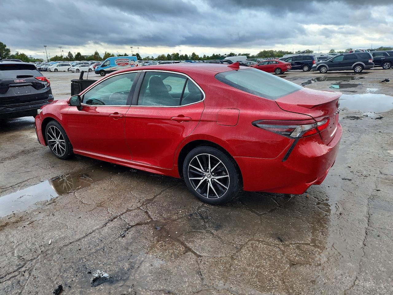 2021 Toyota Camry Se - Фото 2