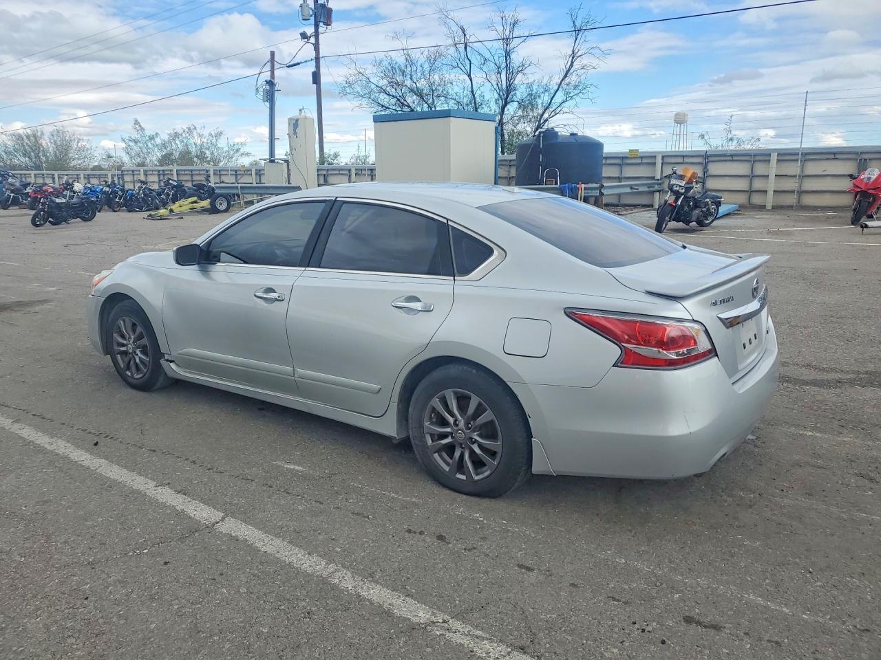 2015 Nissan Altima 2.5 S - Image 2