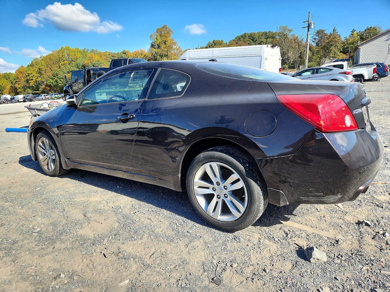 2011 Nissan Altima 2.5 S - Фото 2
