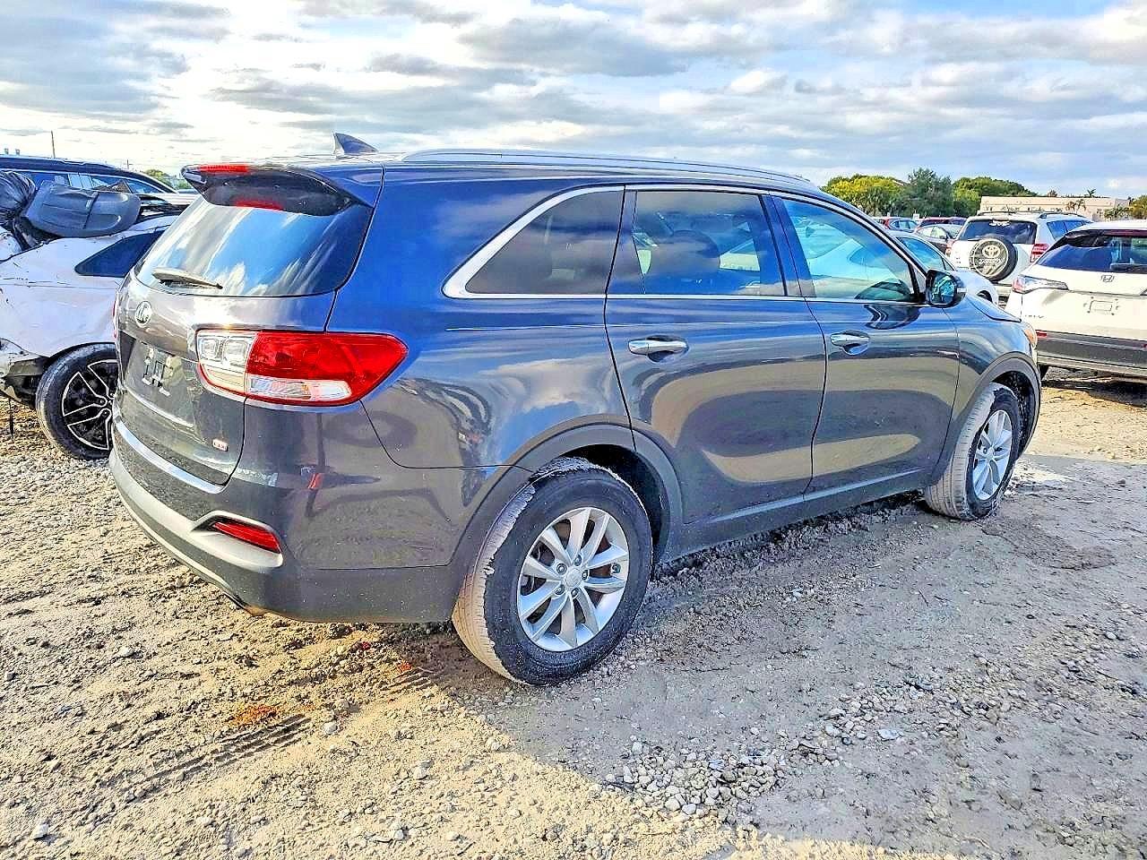 2018 Kia Sorento Lx - Image 3