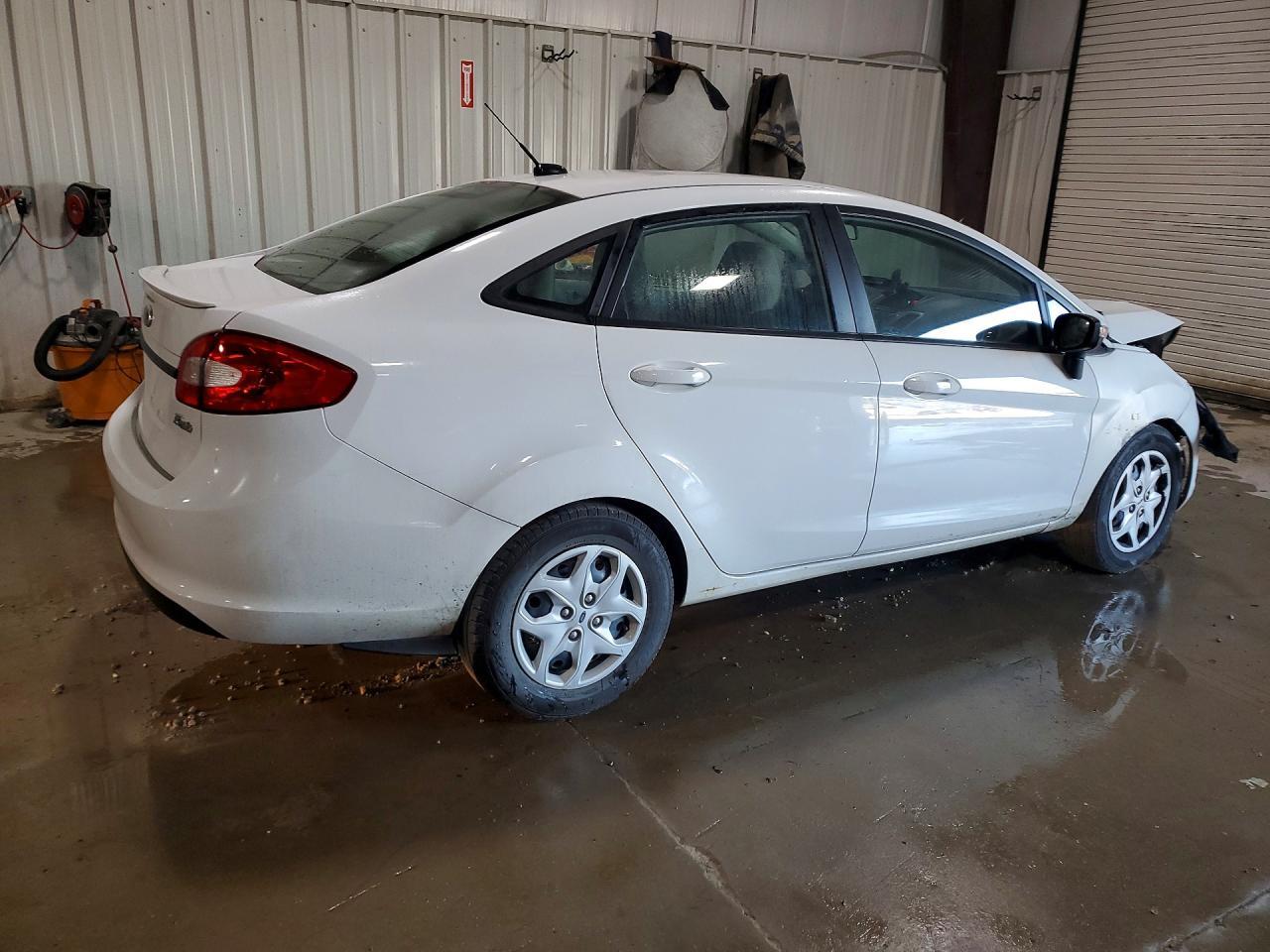 2013 Ford Fiesta Se - Фото 3