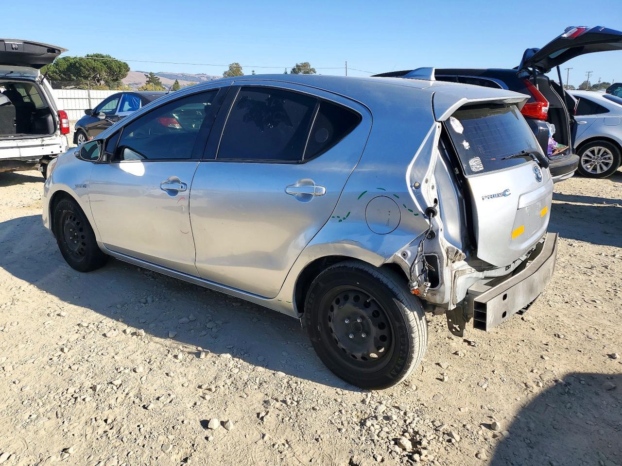 2015 Toyota Prius C One - Фото 2
