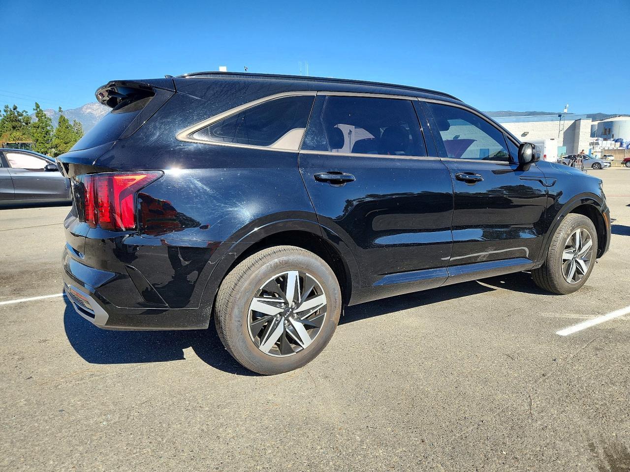 2023 Kia Sorento S - Image 3