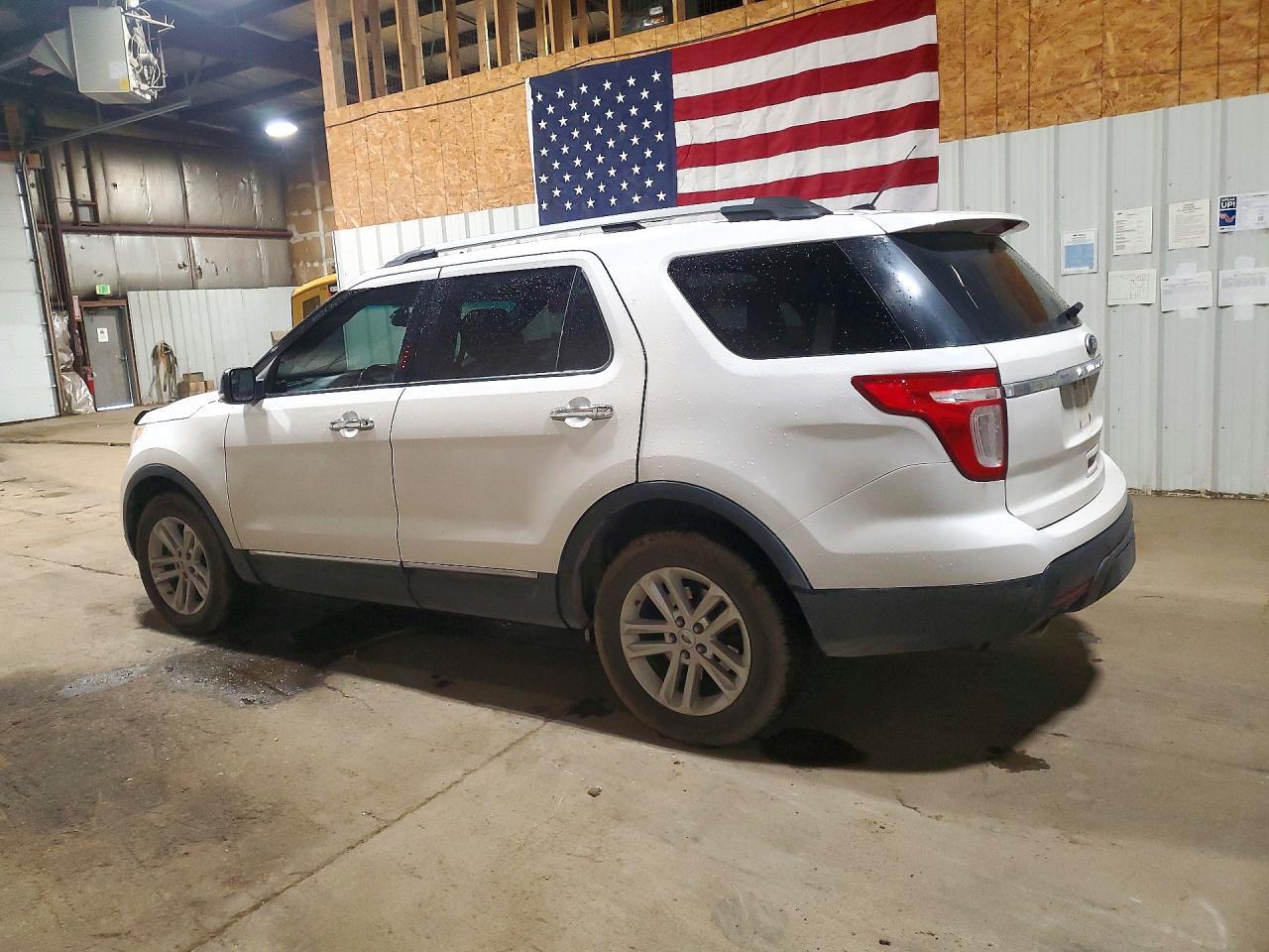 2011 Ford Explorer Xlt - Image 2