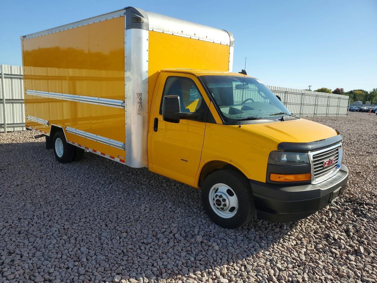 2023 GMC Savana Box Truck - Image 4