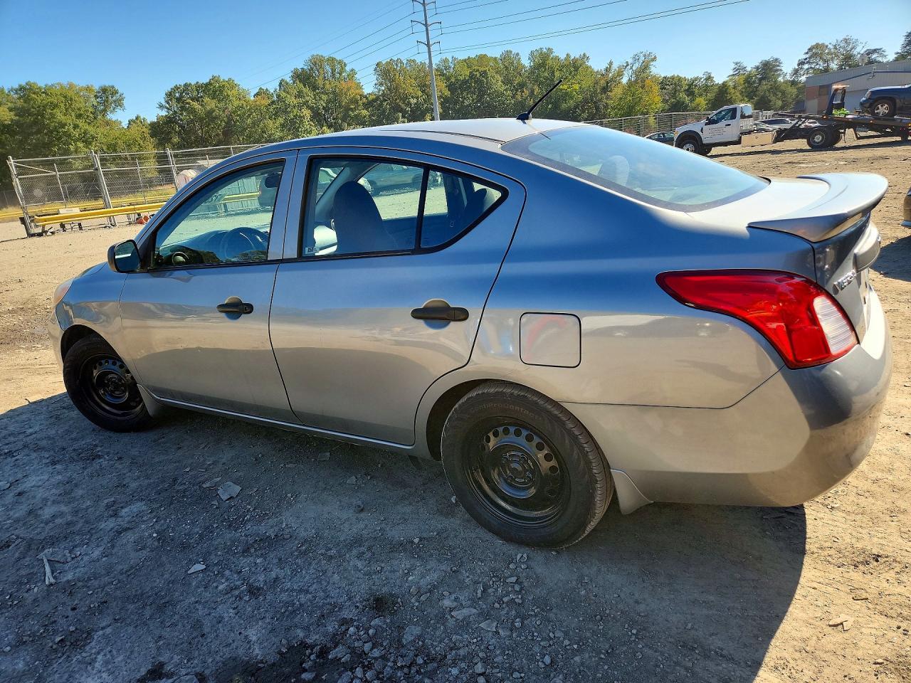 2014 Nissan Versa 1.6 S - Фото 2