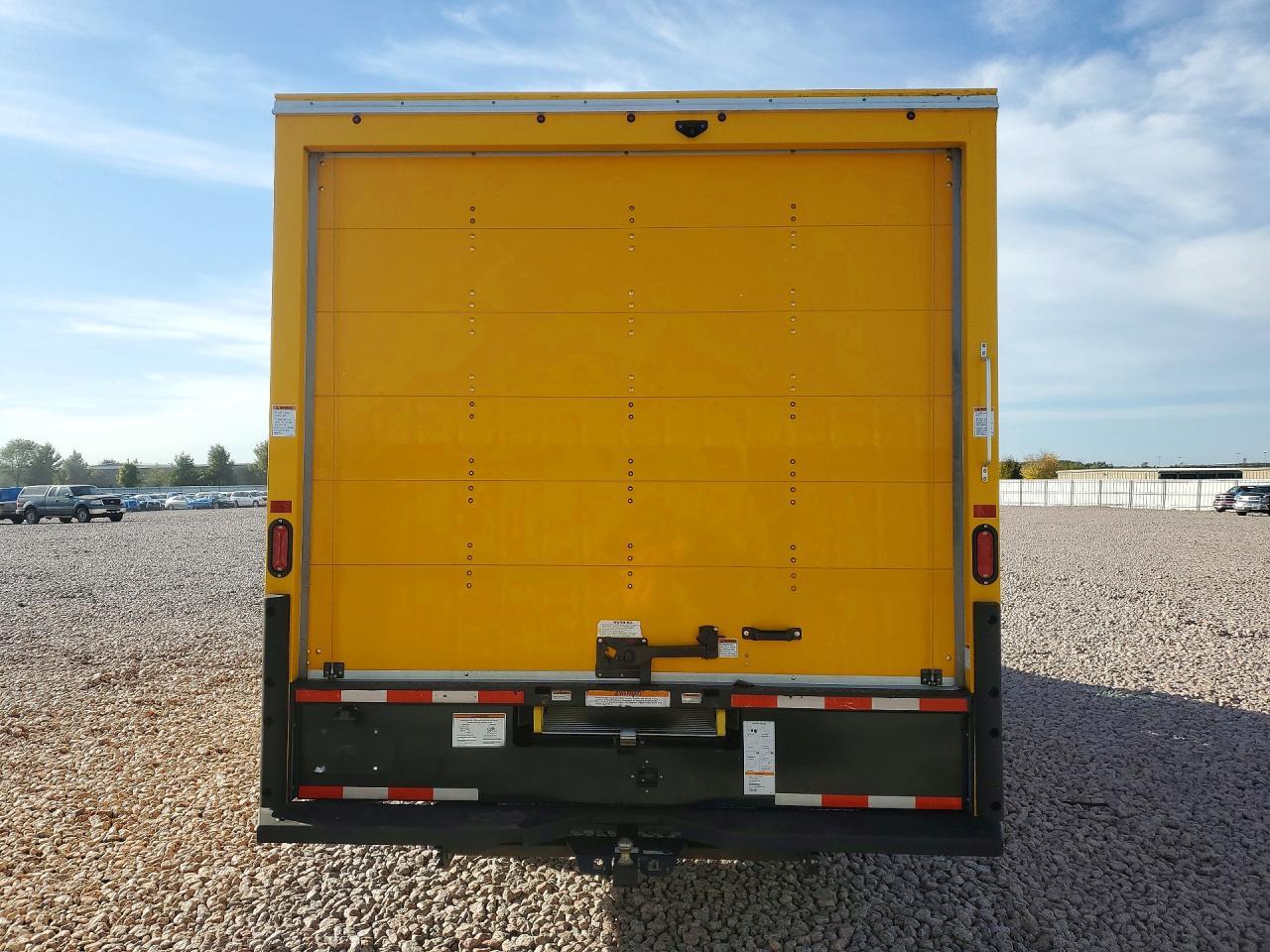 2023 GMC Savana Box Truck - Image 6
