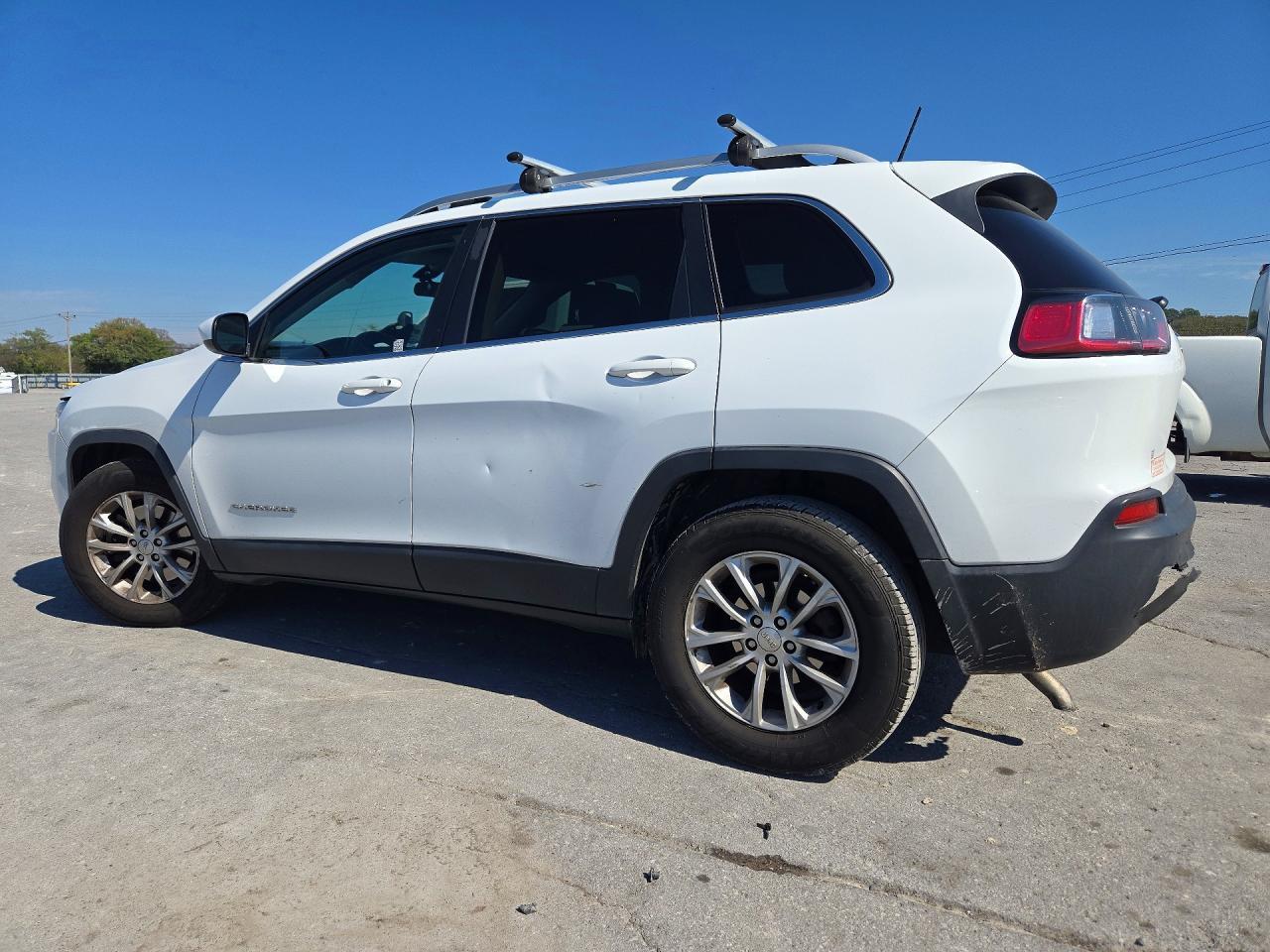 2019 Jeep Cherokee Latitude - Image 2