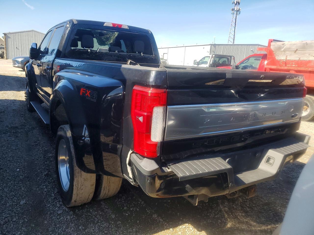 2017 Ford F450 Super Duty - Фото 2
