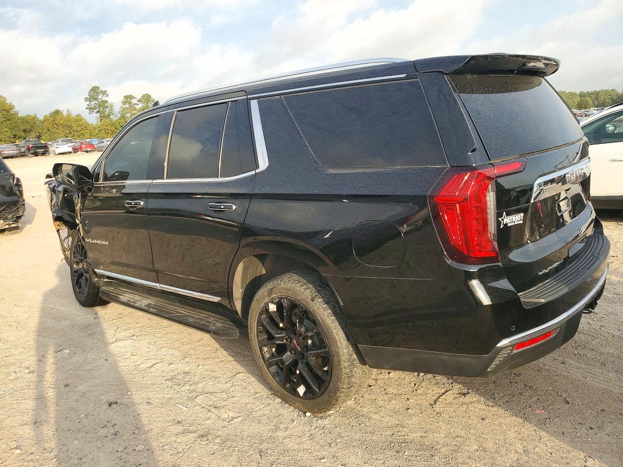2022 GMC Yukon Slt - Image 2